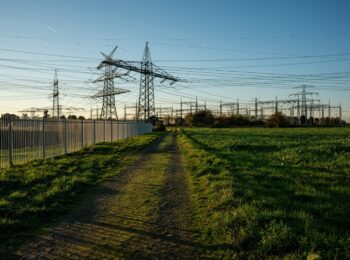 Stromleitungen, Umspannwerk